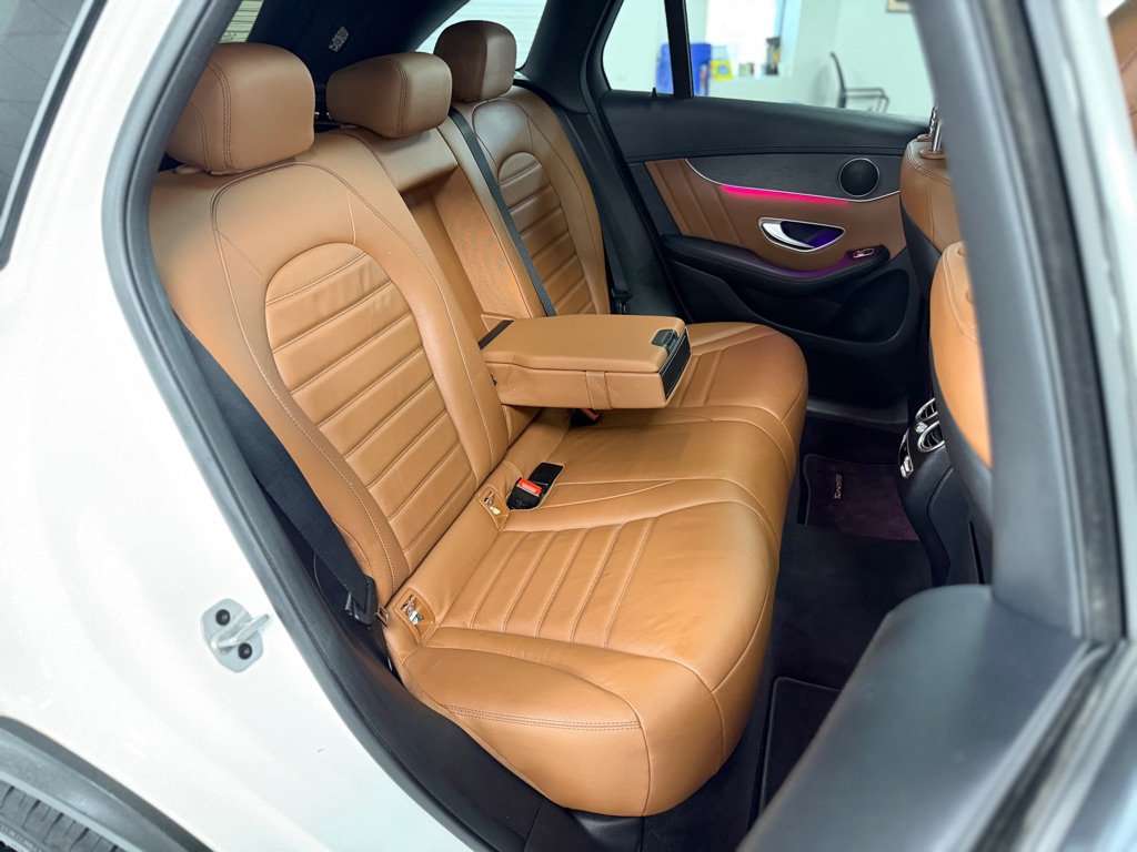 Photo 47 of this MERCEDES-BENZ GLC