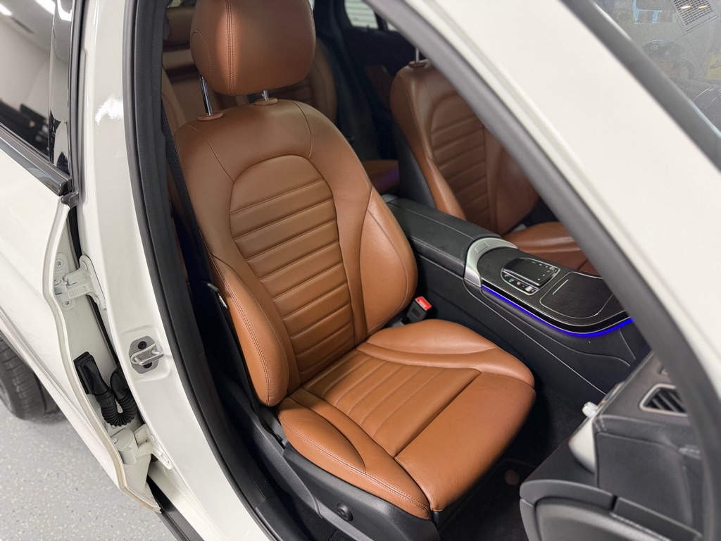 Photo 49 of this MERCEDES-BENZ GLC