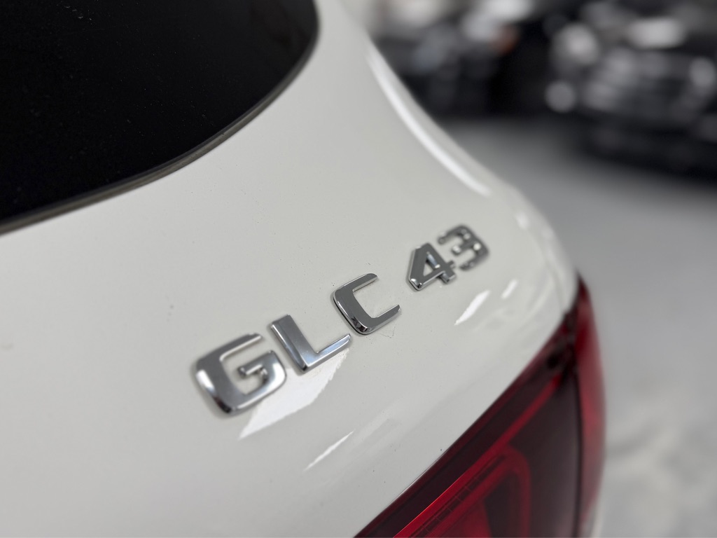 Photo 21 of this MERCEDES-BENZ GLC