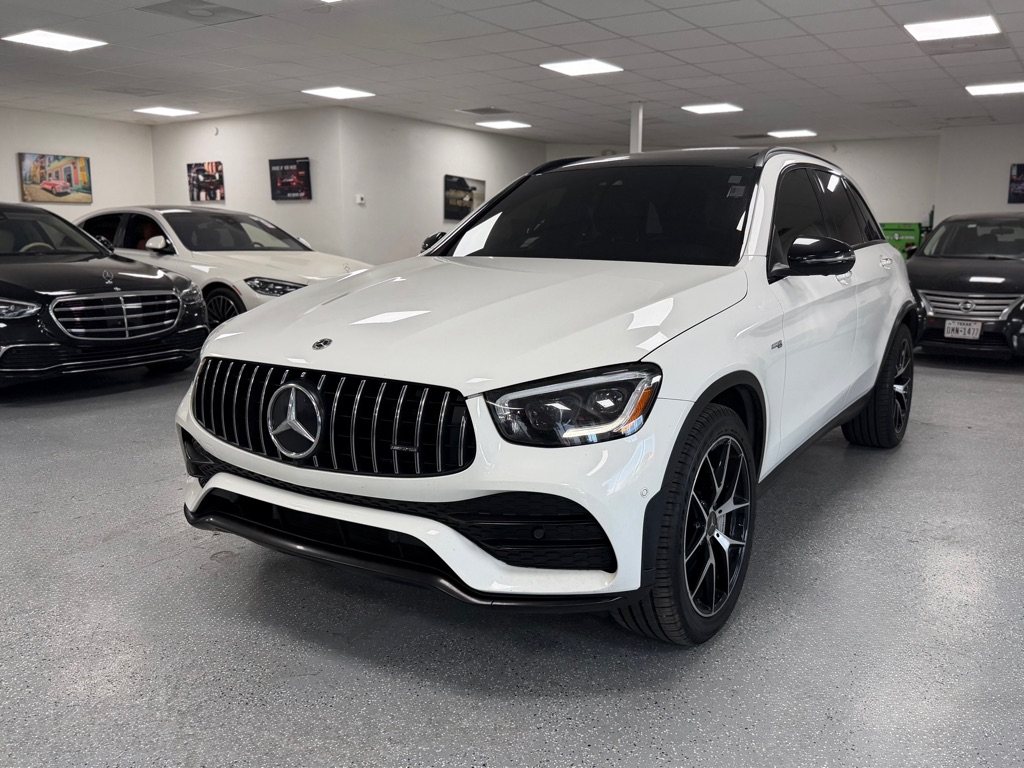 Photo 2 of this MERCEDES-BENZ GLC