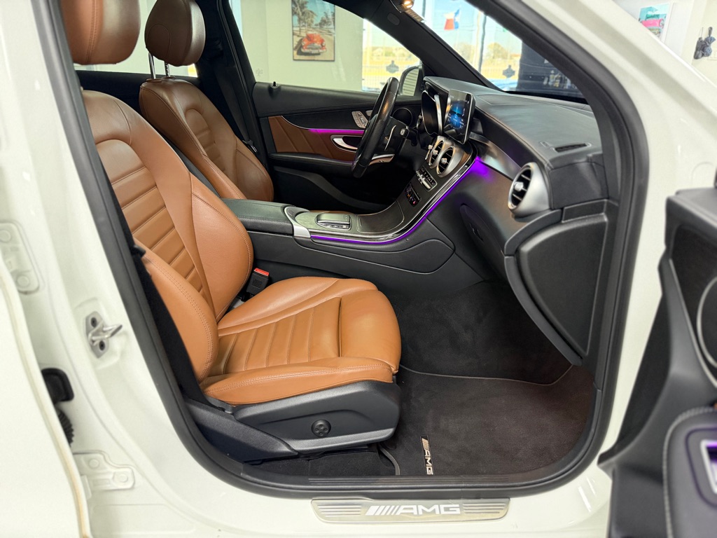 Photo 38 of this MERCEDES-BENZ GLC