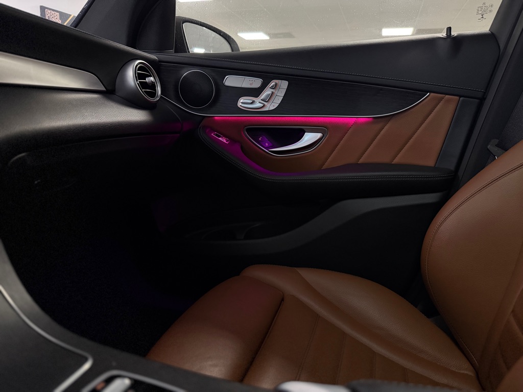 Photo 51 of this MERCEDES-BENZ GLC