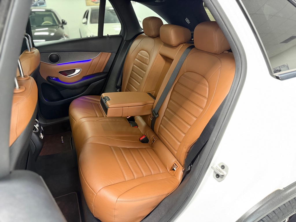 Photo 46 of this MERCEDES-BENZ GLC