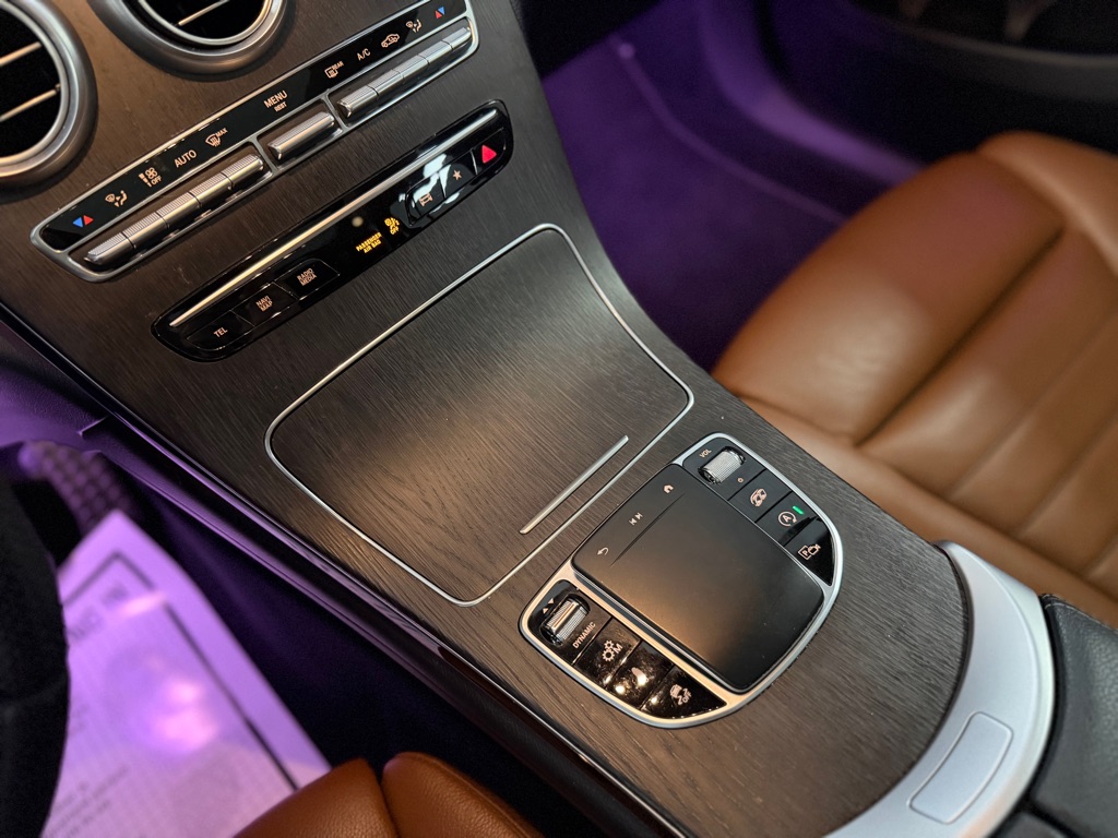 Photo 32 of this MERCEDES-BENZ GLC