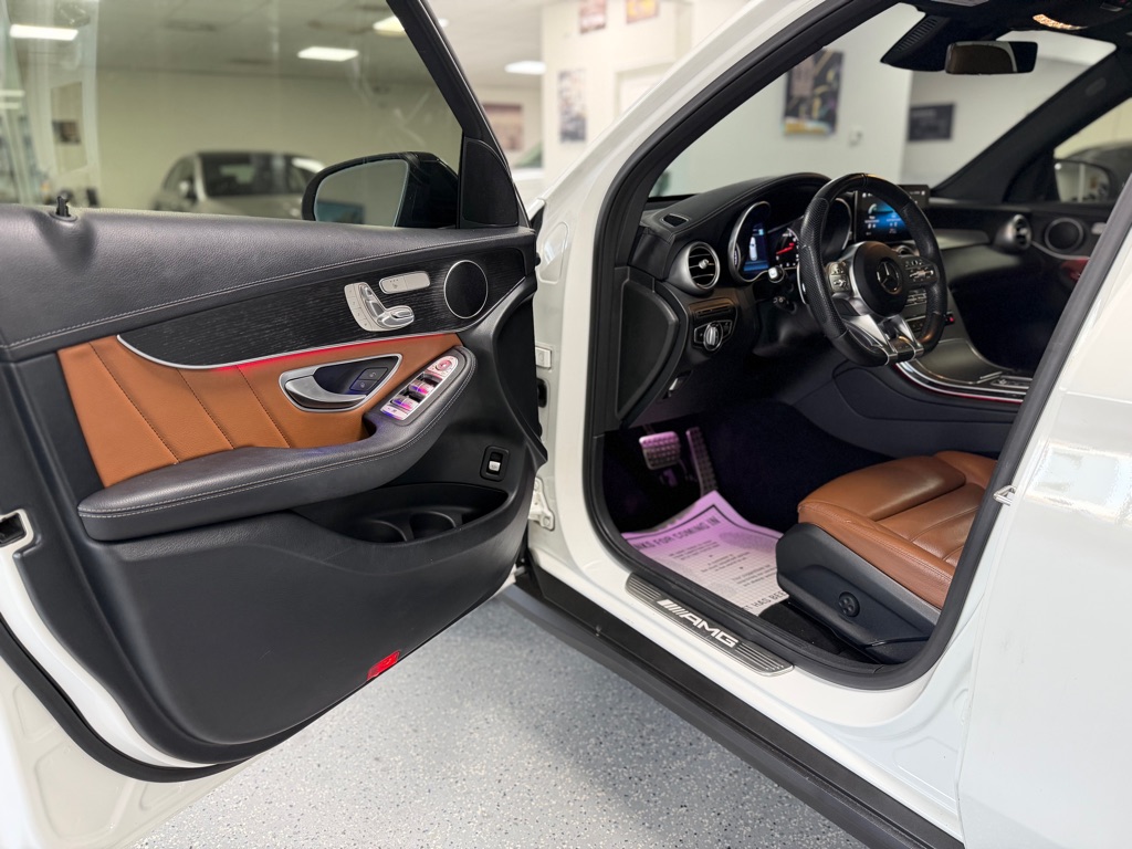 Photo 35 of this MERCEDES-BENZ GLC