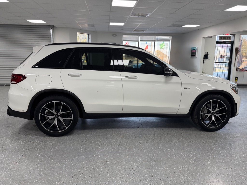 Photo 10 of this MERCEDES-BENZ GLC