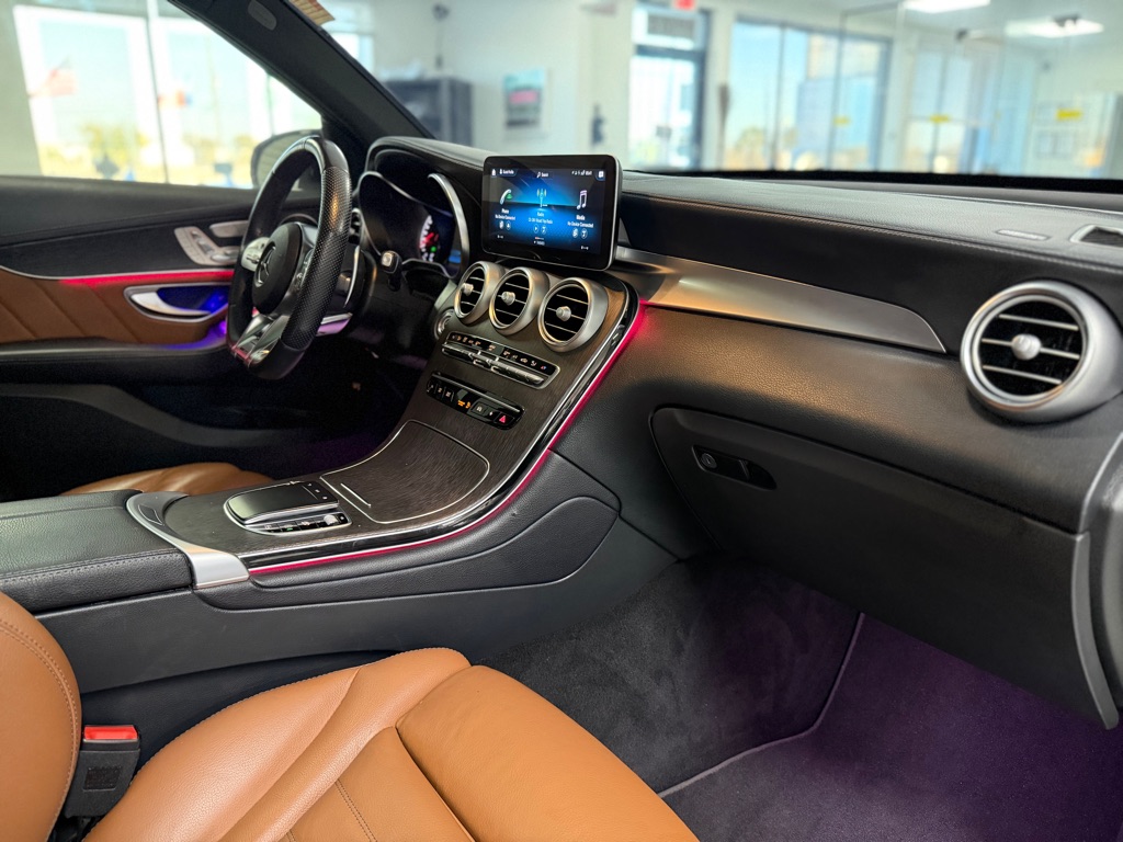Photo 37 of this MERCEDES-BENZ GLC