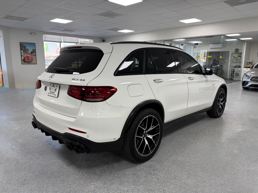 Photo 9 of this MERCEDES-BENZ GLC
