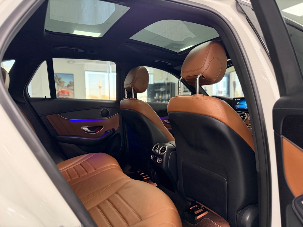 Photo 41 of this MERCEDES-BENZ GLC
