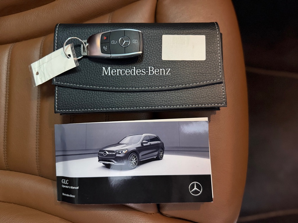 Photo 56 of this MERCEDES-BENZ GLC