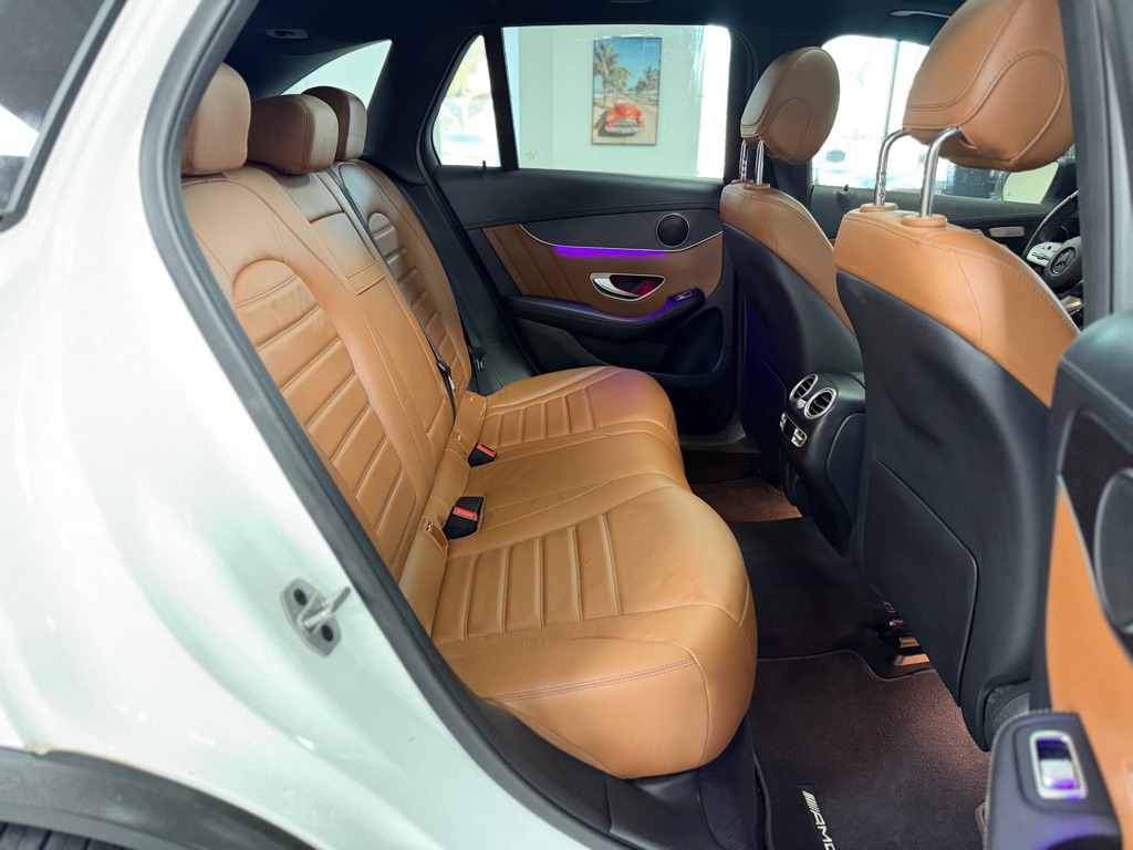 Photo 40 of this MERCEDES-BENZ GLC