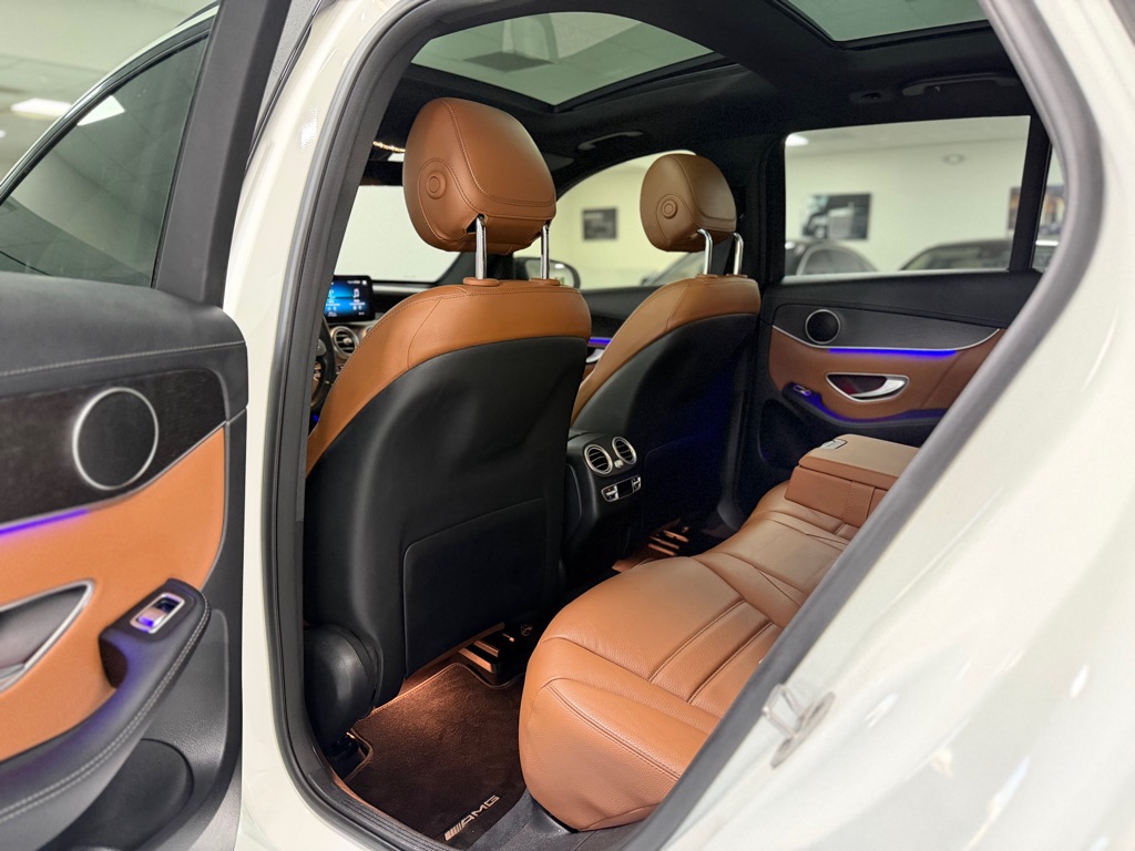 Photo 44 of this MERCEDES-BENZ GLC