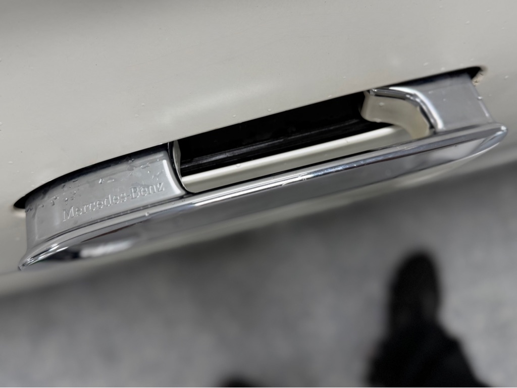 Photo 17 of this MERCEDES-BENZ S-CLASS