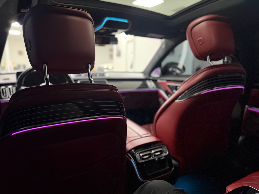 Photo 47 of this MERCEDES-BENZ S-CLASS