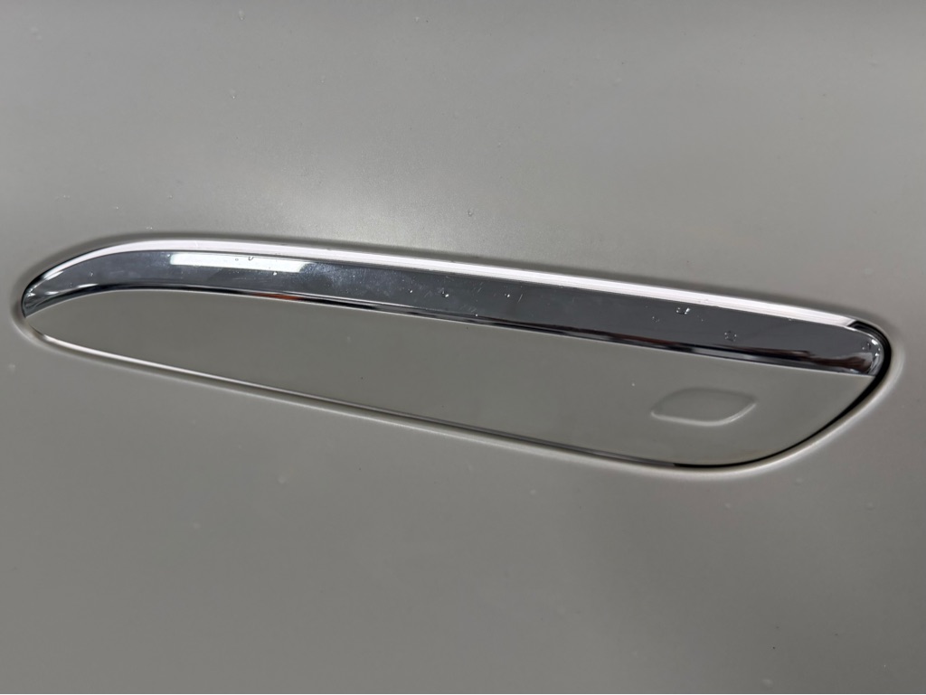 Photo 18 of this MERCEDES-BENZ S-CLASS