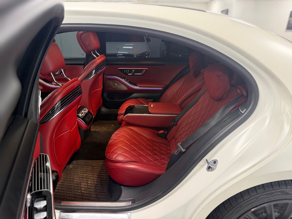 Photo 37 of this MERCEDES-BENZ S-CLASS