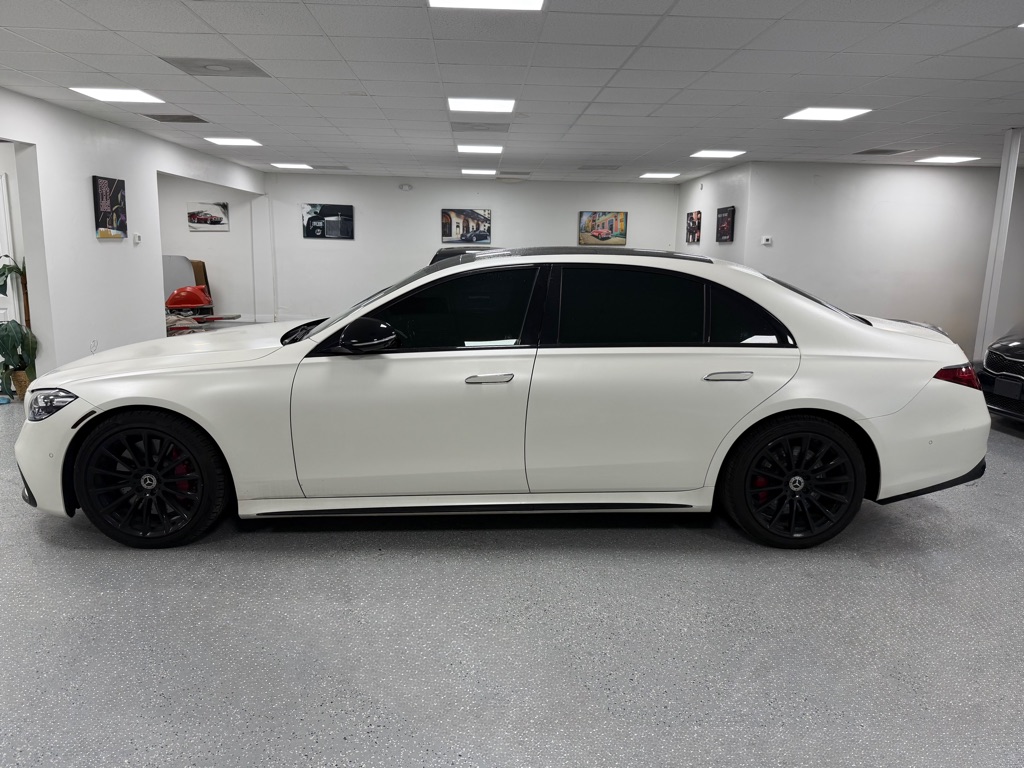 Photo 4 of this MERCEDES-BENZ S-CLASS