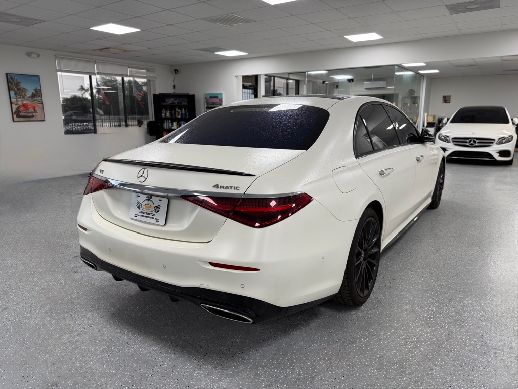 Photo 9 of this MERCEDES-BENZ S-CLASS