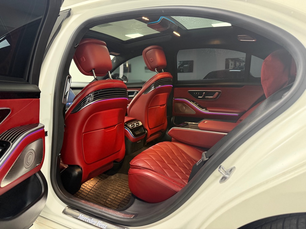 Photo 36 of this MERCEDES-BENZ S-CLASS
