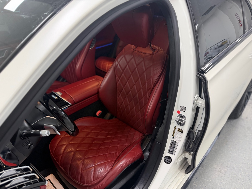 Photo 35 of this MERCEDES-BENZ S-CLASS
