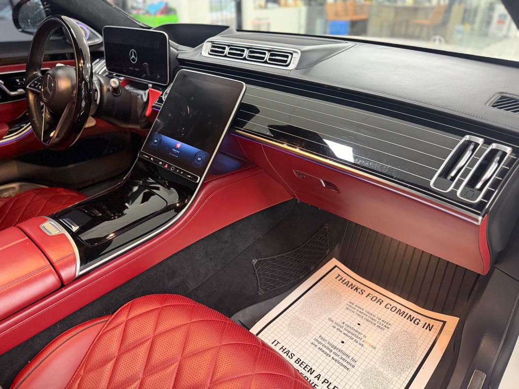 Photo 30 of this MERCEDES-BENZ S-CLASS