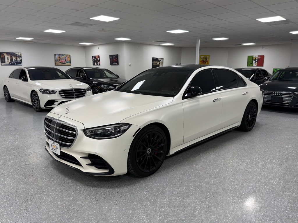 Photo 3 of this MERCEDES-BENZ S-CLASS