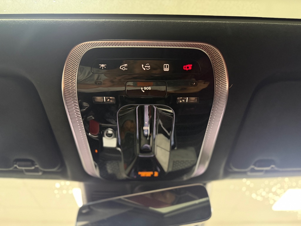 Photo 62 of this MERCEDES-BENZ S-CLASS