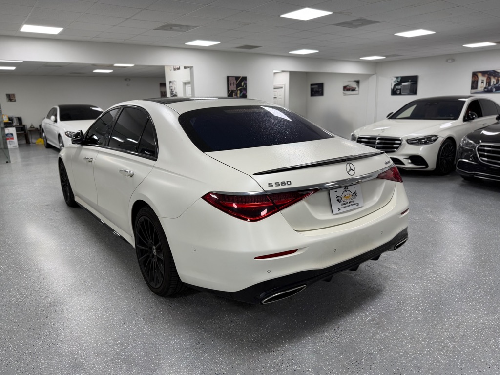 Photo 6 of this MERCEDES-BENZ S-CLASS