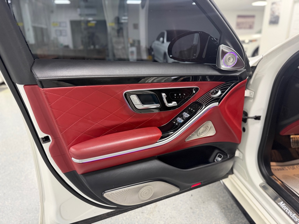 Photo 27 of this MERCEDES-BENZ S-CLASS