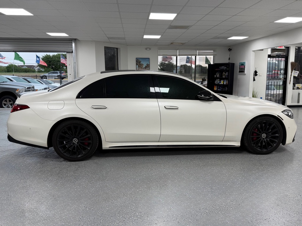 Photo 11 of this MERCEDES-BENZ S-CLASS