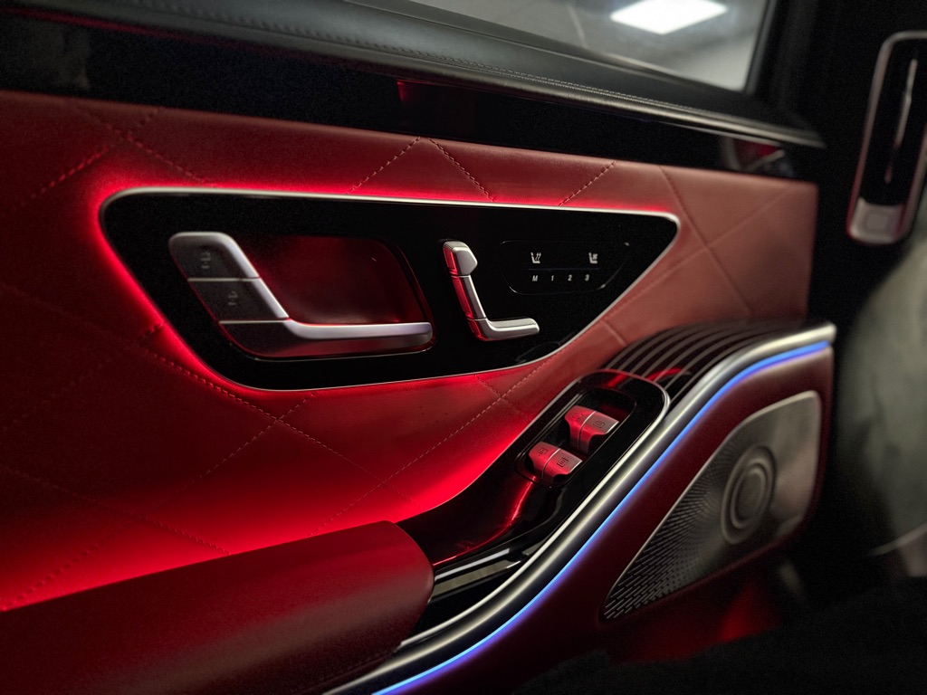Photo 49 of this MERCEDES-BENZ S-CLASS