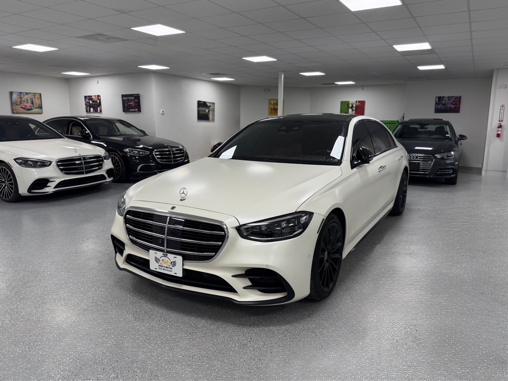 Photo 2 of this MERCEDES-BENZ S-CLASS