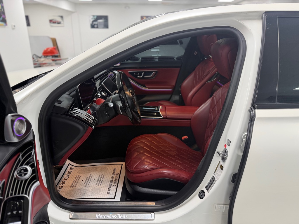 Photo 26 of this MERCEDES-BENZ S-CLASS