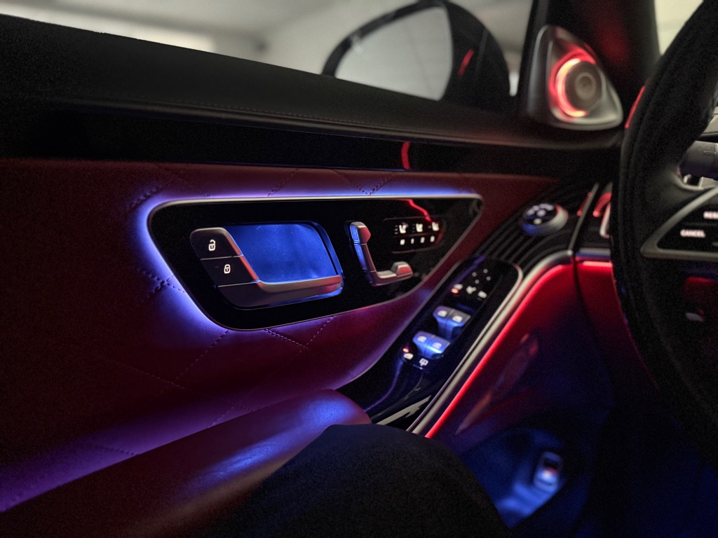 Photo 66 of this MERCEDES-BENZ S-CLASS