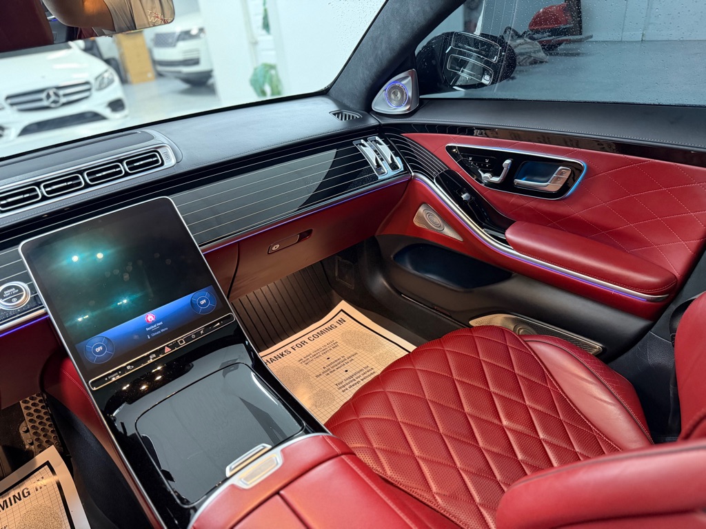 Photo 22 of this MERCEDES-BENZ S-CLASS