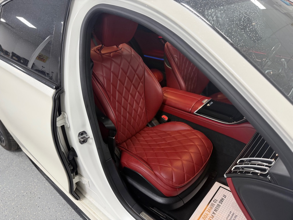 Photo 34 of this MERCEDES-BENZ S-CLASS