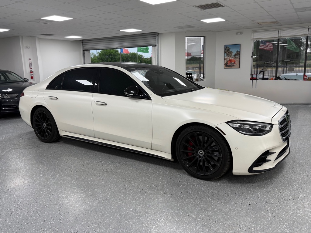 Photo 12 of this MERCEDES-BENZ S-CLASS