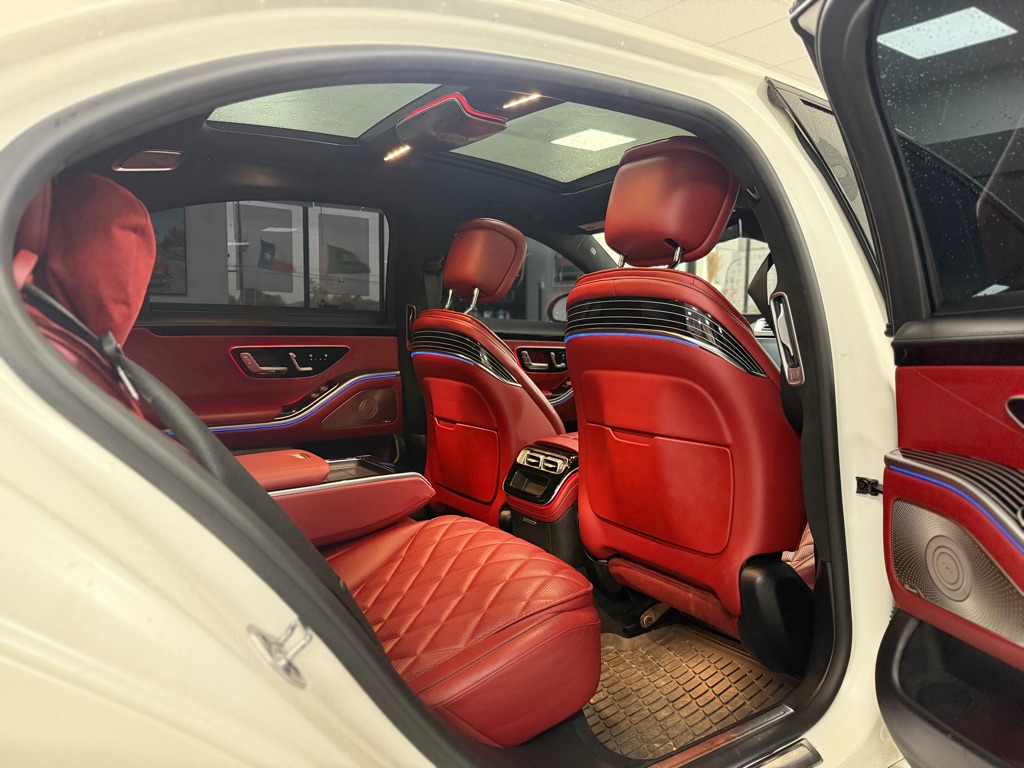 Photo 38 of this MERCEDES-BENZ S-CLASS