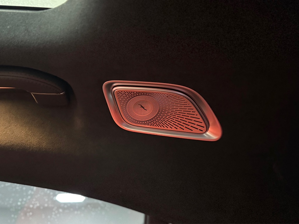 Photo 51 of this MERCEDES-BENZ S-CLASS