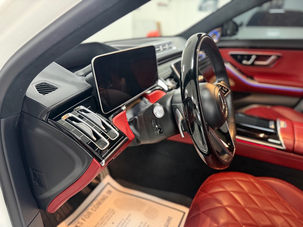 Photo 29 of this MERCEDES-BENZ S-CLASS