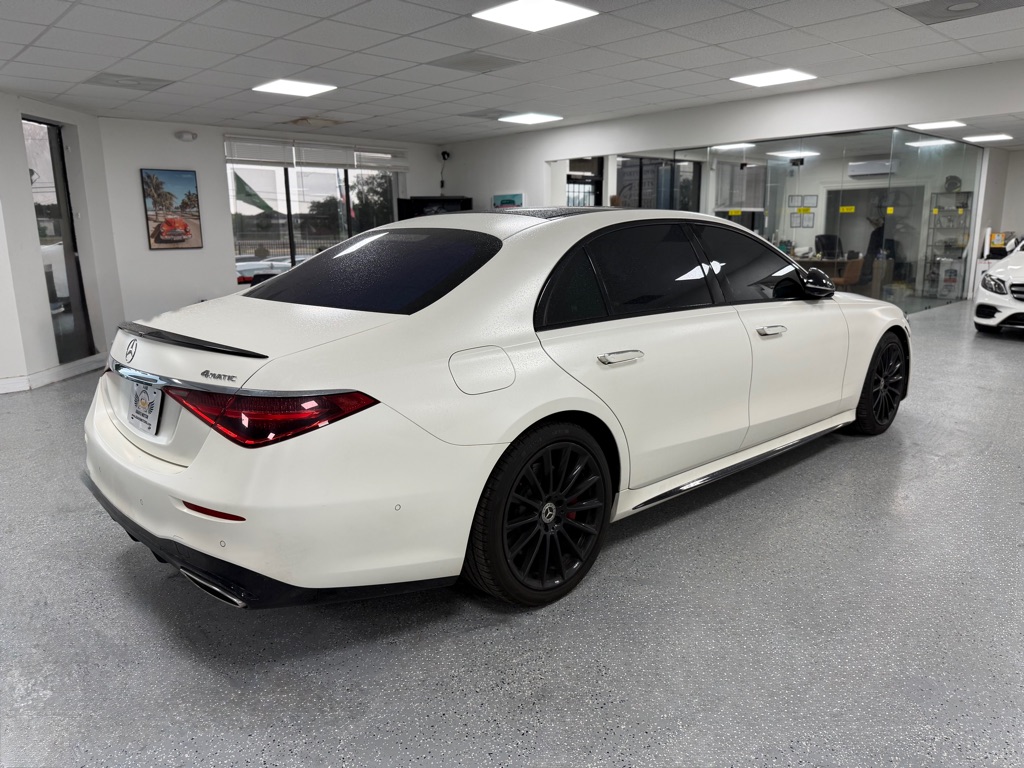 Photo 10 of this MERCEDES-BENZ S-CLASS