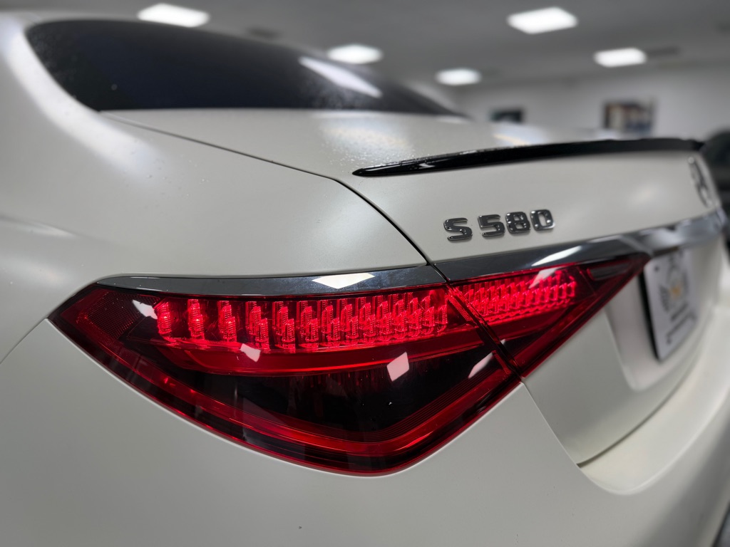 Photo 70 of this MERCEDES-BENZ S-CLASS