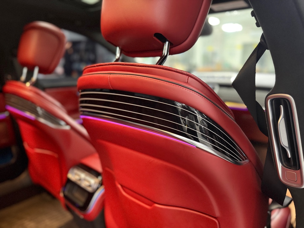 Photo 44 of this MERCEDES-BENZ S-CLASS