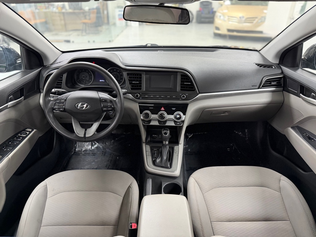 Photo 16 of this HYUNDAI ELANTRA