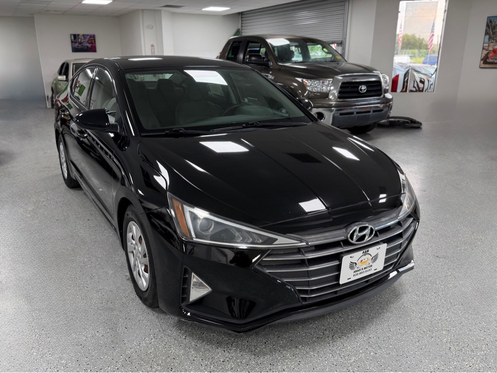 Photo 13 of this HYUNDAI ELANTRA