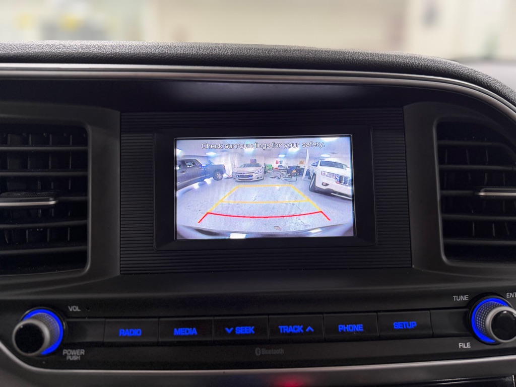 Photo 34 of this HYUNDAI ELANTRA