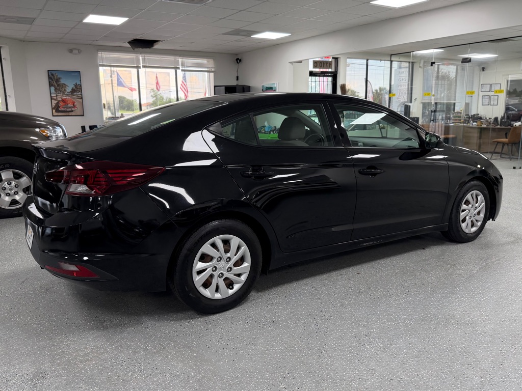 Photo 10 of this HYUNDAI ELANTRA
