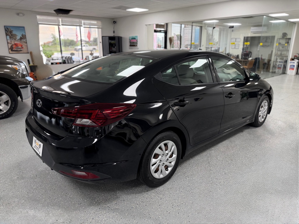 Photo 9 of this HYUNDAI ELANTRA