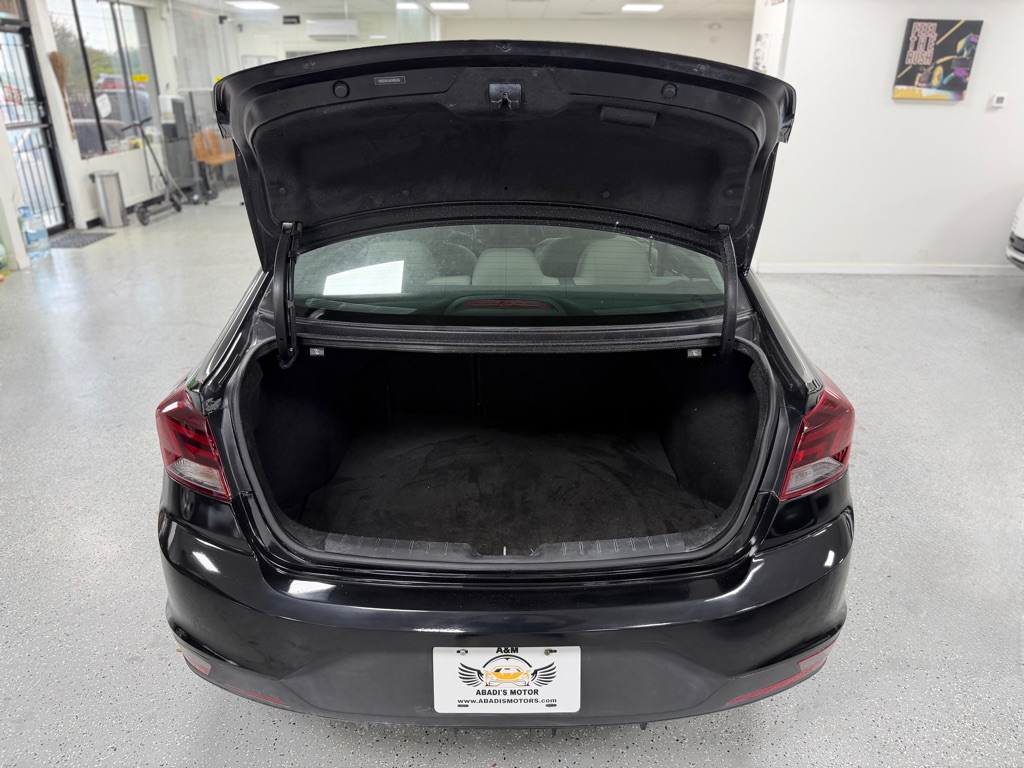 Photo 38 of this HYUNDAI ELANTRA
