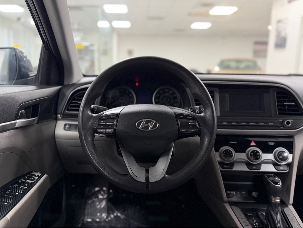 Photo 22 of this HYUNDAI ELANTRA
